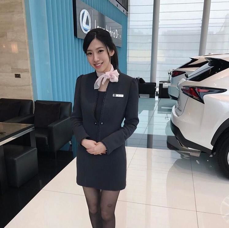這家LEXUS營業所的素質也太高！神級美女業務「有張景嵐fu」私照爆出好身材:整顆快掉出來