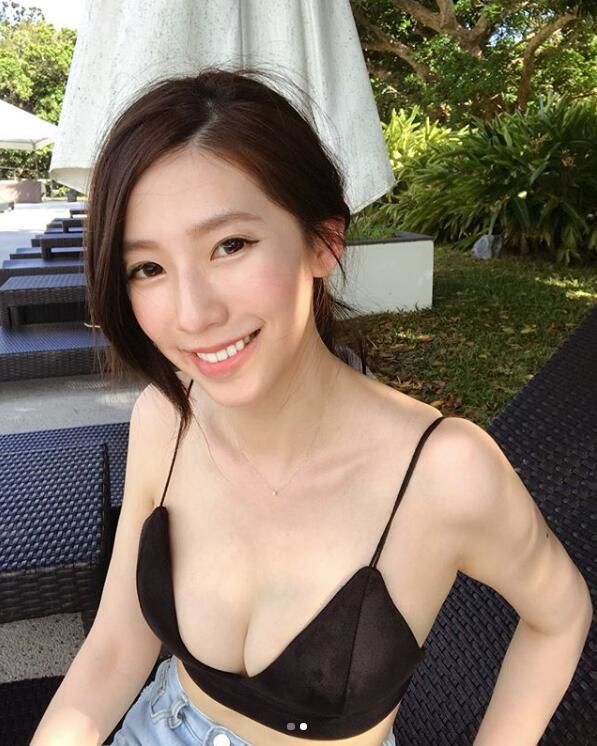 這家LEXUS營業所的素質也太高！神級美女業務「有張景嵐fu」私照爆出好身材:整顆快掉出來