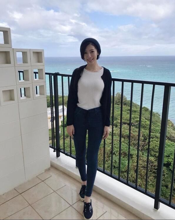 這家LEXUS營業所的素質也太高！神級美女業務「有張景嵐fu」私照爆出好身材:整顆快掉出來