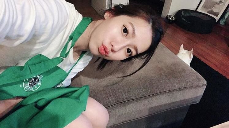 這家LEXUS營業所的素質也太高！神級美女業務「有張景嵐fu」私照爆出好身材:整顆快掉出來