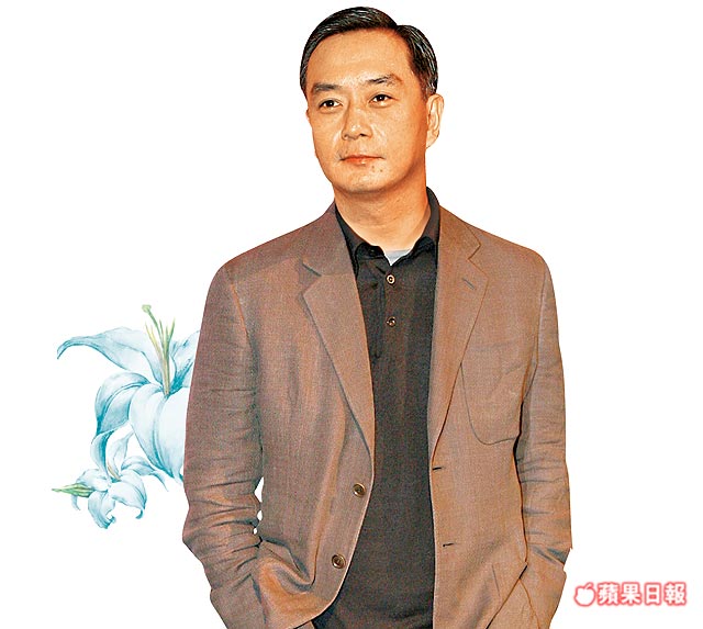 嚴凱泰安葬 伴父母長眠 30人雨中送別永遠的執行長 