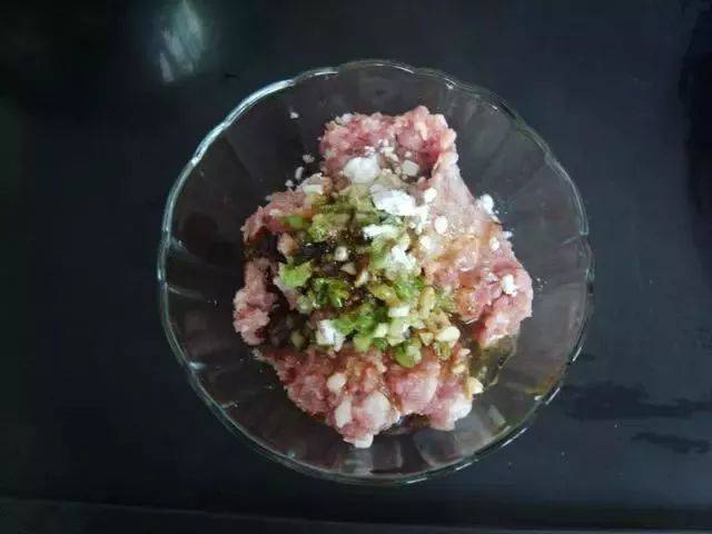 青椒不要再炒肉絲了，教你做虎皮辣椒，好吃的不要不要滴