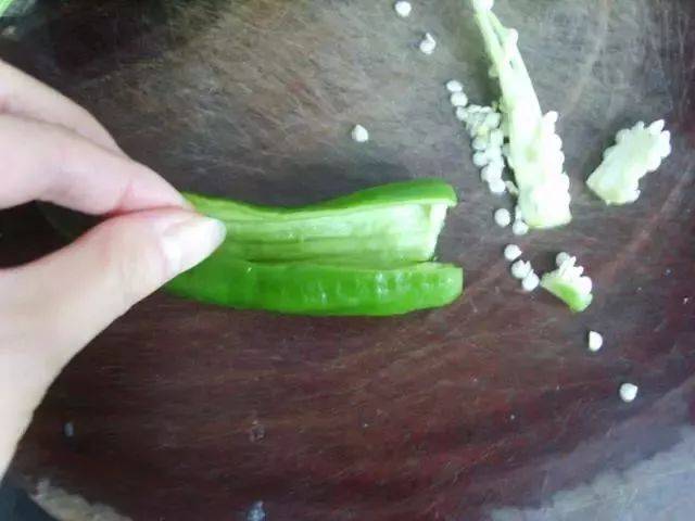 青椒不要再炒肉絲了，教你做虎皮辣椒，好吃的不要不要滴