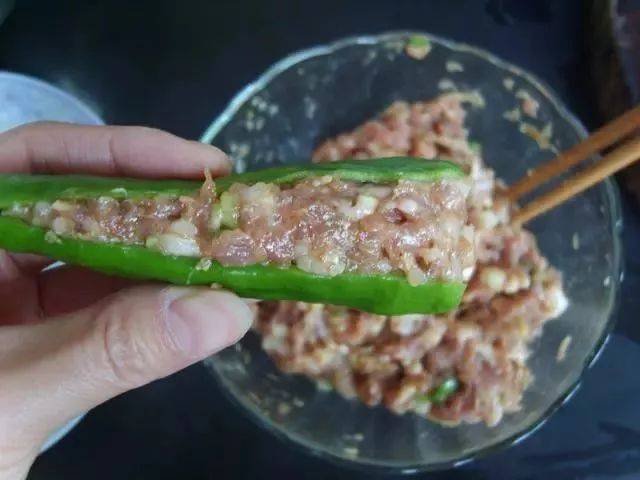 青椒不要再炒肉絲了，教你做虎皮辣椒，好吃的不要不要滴