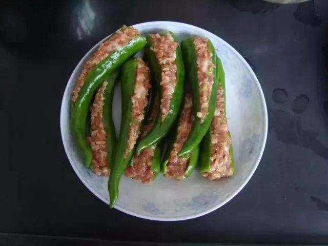 青椒不要再炒肉絲了，教你做虎皮辣椒，好吃的不要不要滴