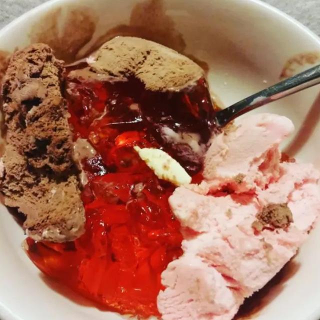 英國人瘋狂迷戀的「豆腐乳」，竟然是汗腳臭鞋味？！