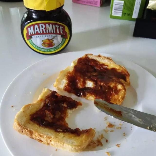 英國人瘋狂迷戀的「豆腐乳」，竟然是汗腳臭鞋味？！