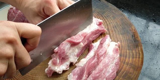 家庭版電鍋蜜汁叉燒肉，正宗的傳統味道，做法簡單，配方用錢也買不到了
