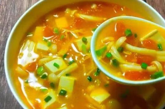 4種鮮美食材煮一鍋素湯，湯鮮味正有營養，酸甜開胃，非常適合秋冬季節