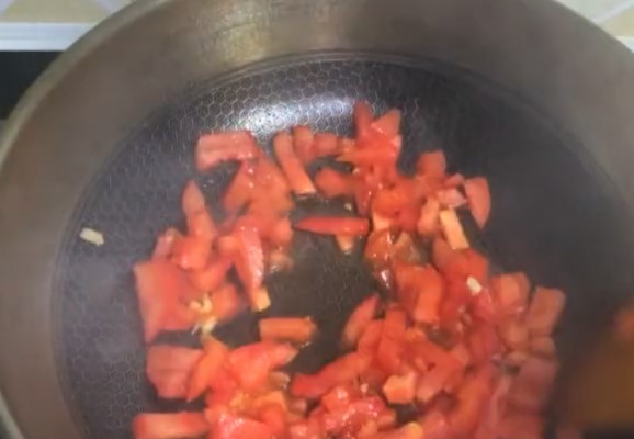 4種鮮美食材煮一鍋素湯，湯鮮味正有營養，酸甜開胃，非常適合秋冬季節