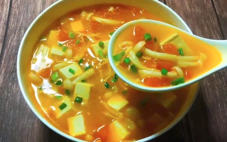 4種鮮美食材煮一鍋素湯，湯鮮味正有營養，酸甜開胃，非常適合秋冬季節