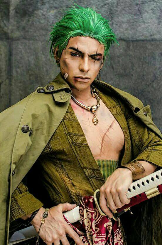 他曾是cosplay世界大賽冠軍，這次他挑戰海賊王裡的「鷹眼」密佛格，讓網友大呼根本神還原