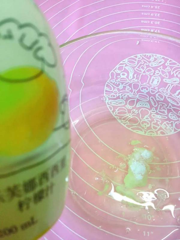 1碗麵粉，2個雞蛋，上鍋蒸一下，鬆軟香甜，好吃不上火，給孩子吃特別好