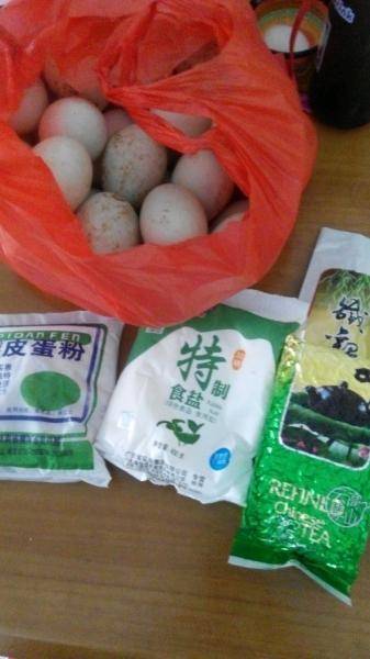 在家做皮蛋，沒有任何添加劑，簡單還好吃
