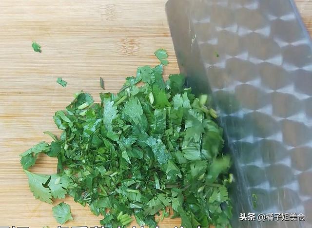 丸子的新做法，我們全家都吃撐了，又香又鮮，比韭菜丸子還要香