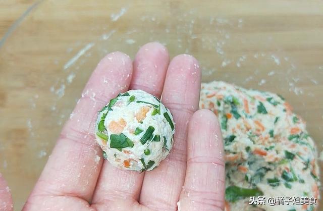 丸子的新做法，我們全家都吃撐了，又香又鮮，比韭菜丸子還要香