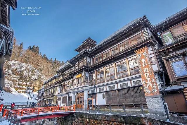 《千與千尋》中神隱之地的現實版，原來藏匿在這座溫泉小鎮