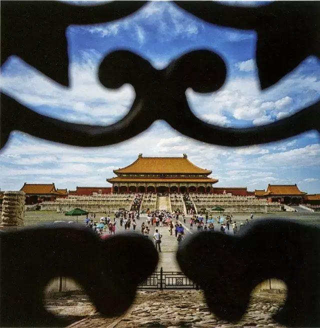 很好用又很難用的進階構圖法：框架式構圖