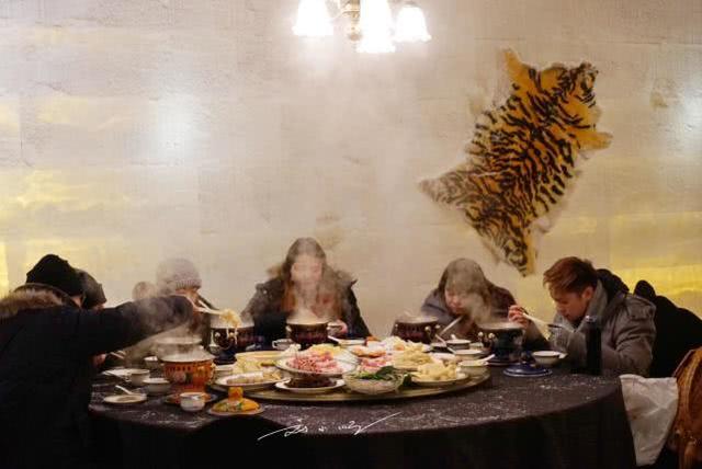 在零下30度的冰宮裡吃火鍋是種什麼體驗？南方遊客：我想流汗！