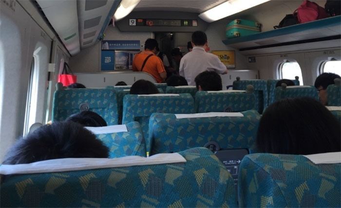 大嬸硬佔自強號座位還說「年輕站一下不會怎樣」，她怒回「四點」直接打臉讓對方知道錯在哪裡！