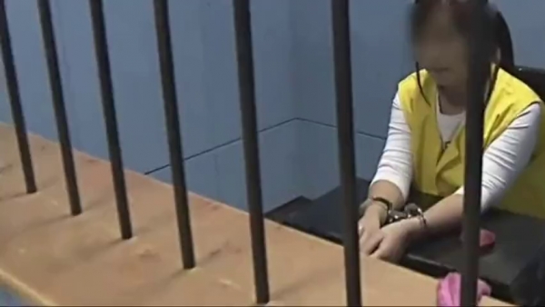 妻子「買兇殺夫」被人逮捕送到警局，妻子哭著說出原因，警察聽完卻說「做的好」？！