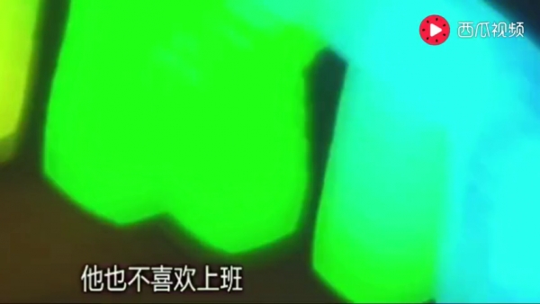 妻子「買兇殺夫」被人逮捕送到警局，妻子哭著說出原因，警察聽完卻說「做的好」？！