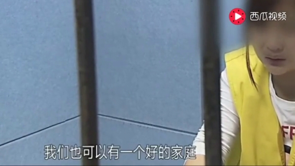 妻子「買兇殺夫」被人逮捕送到警局，妻子哭著說出原因，警察聽完卻說「做的好」？！