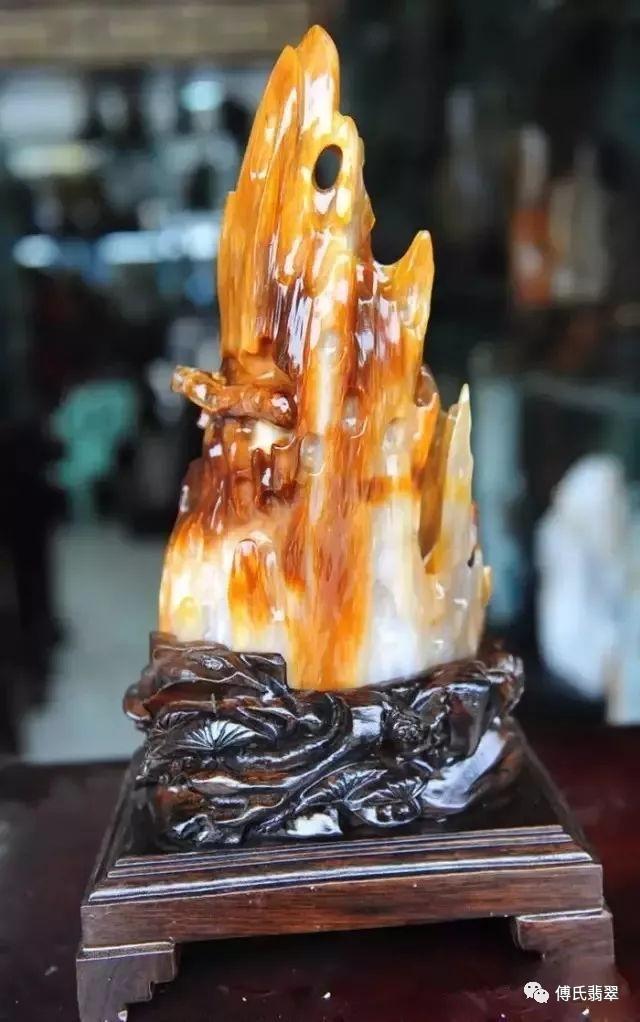 緬甸最近挖出一根長型物體，估計價值連城