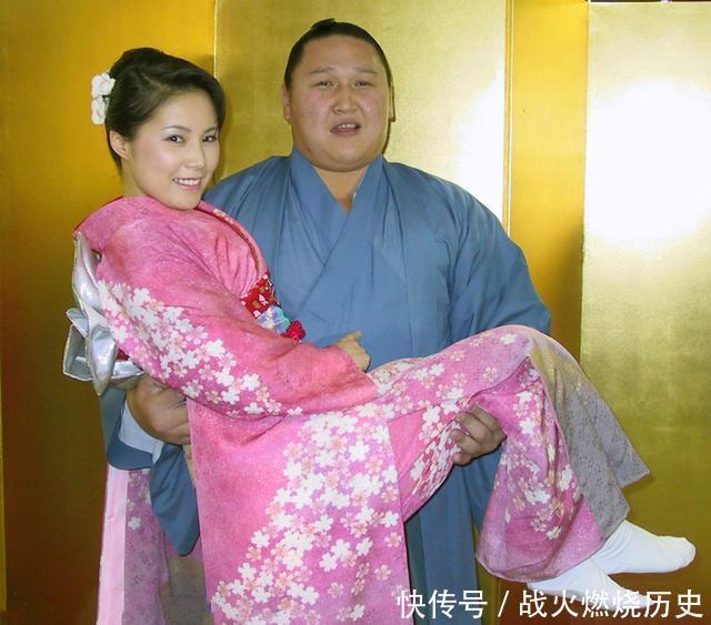 為什麼日本有很多漂亮的女明星會嫁給相撲手？原因：在生活上需要！ 