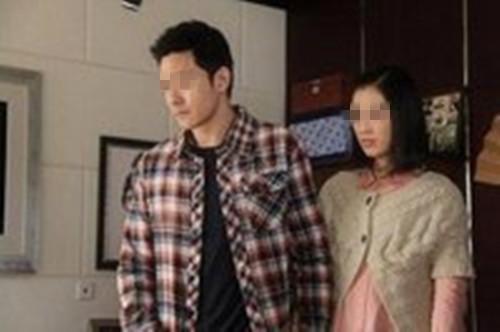 被催帶女友回家，無奈租小姐回去，看到她在廁所的場景，我決定追她！