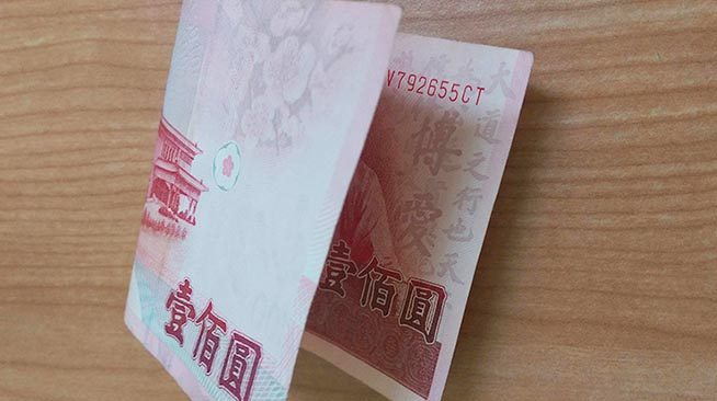 兒子吃早餐老爸給100元，輪到女兒的時候，老爸「這麼出手」！後來哥哥留給爸爸的東西讓網友們都笑翻了！