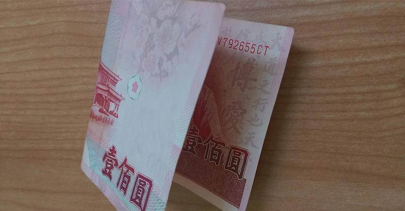 兒子吃早餐老爸給100元，輪到女兒的時候，老爸「這麼出手」！後來哥哥留給爸爸的東西讓網友們都笑翻了！