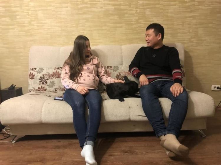 絕美金絲貓某！他生活太爽　買豪車住別墅5個小孩… 網朝聖羨慕：又想騙我去俄羅斯