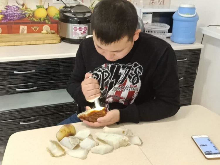 絕美金絲貓某！他生活太爽　買豪車住別墅5個小孩… 網朝聖羨慕：又想騙我去俄羅斯