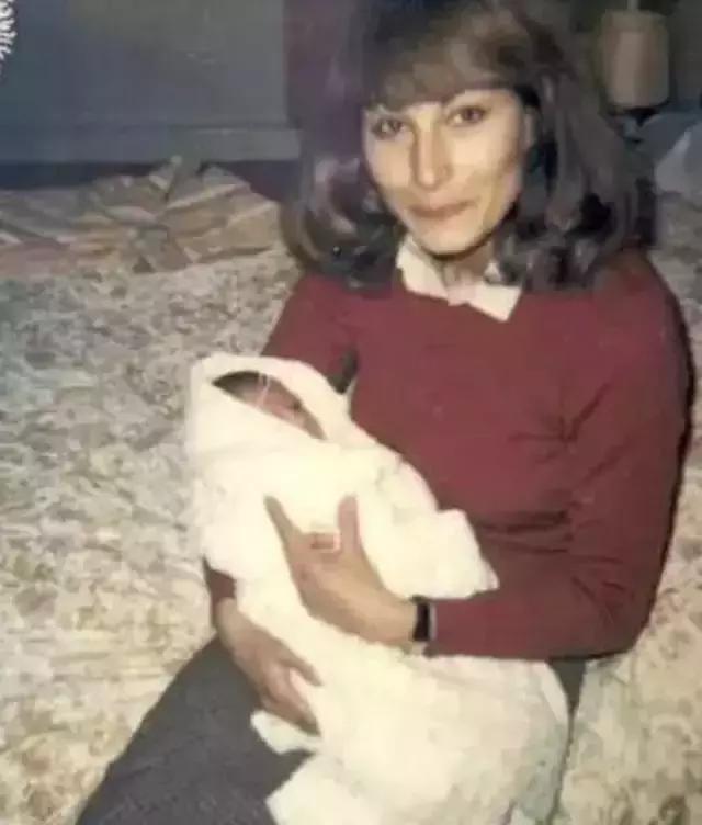 礦工出身的62歲辣媽把大女兒培養成王妃，二女兒嫁給億萬富豪！