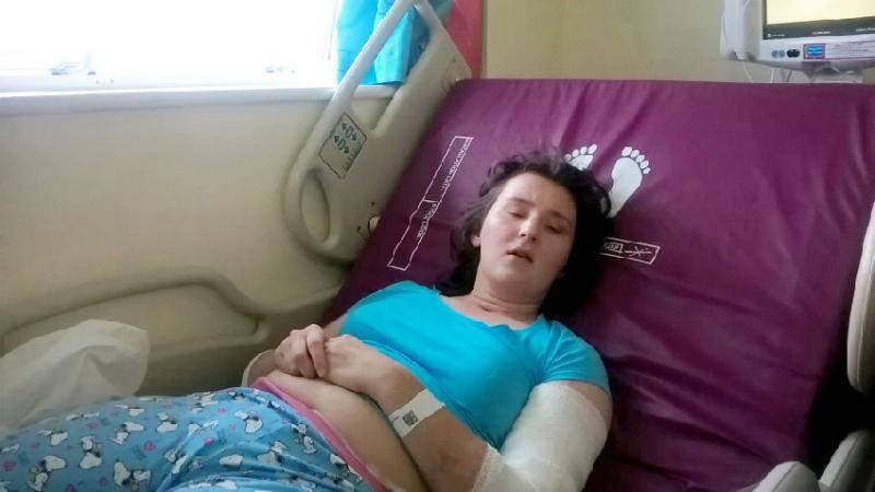 21歲少女因車禍「腦死亡」，醫院稱已儘力，媽媽用一塊冰「復活」！！
