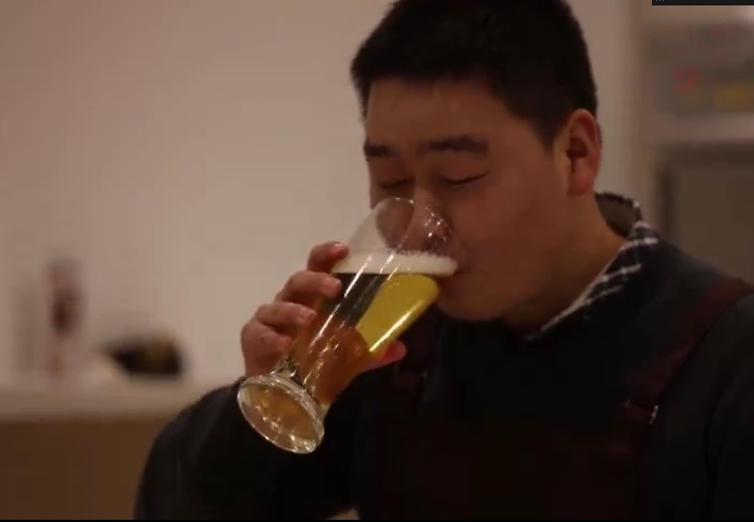年薪飆破百萬！﻿「品兔師」一年啃2千個兔頭，他稱「口感像鵝肝、鮑魚」！ 