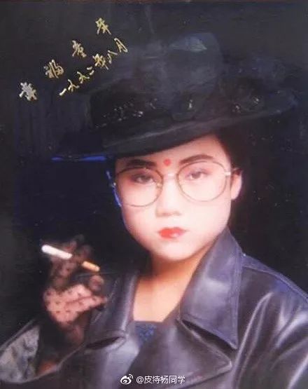 這輩子做過最後悔的事，就是拍了這些「莫名羞恥」的沙雕照片... 