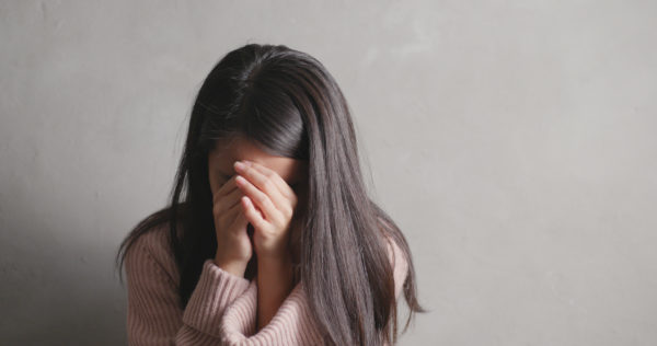 19年前被送養後就無聯絡！女兒創業賺錢時，生母找上門認親...大嗆：「是我生你的，我有資格管！」 