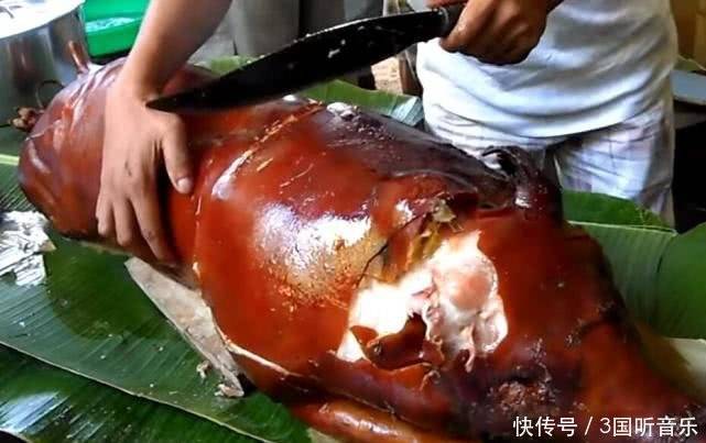 奇聞！女子花5000元點了一隻烤乳豬，端上來時兩眼放光，切開後卻沒人敢吃！