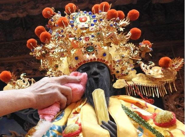廟遭地震震毀...重建10餘年完工城隍爺開心落淚！顯神蹟！