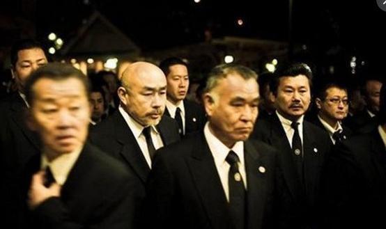 日本黑幫與臺灣組織發生衝突，臺灣人就憑一個字，逼到日本人逃到警局求庇護！