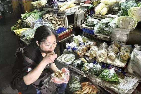 台東菜販當年「捐1000多萬」被邀情上《時代》雜誌！如今7年過去，「近況曝光」