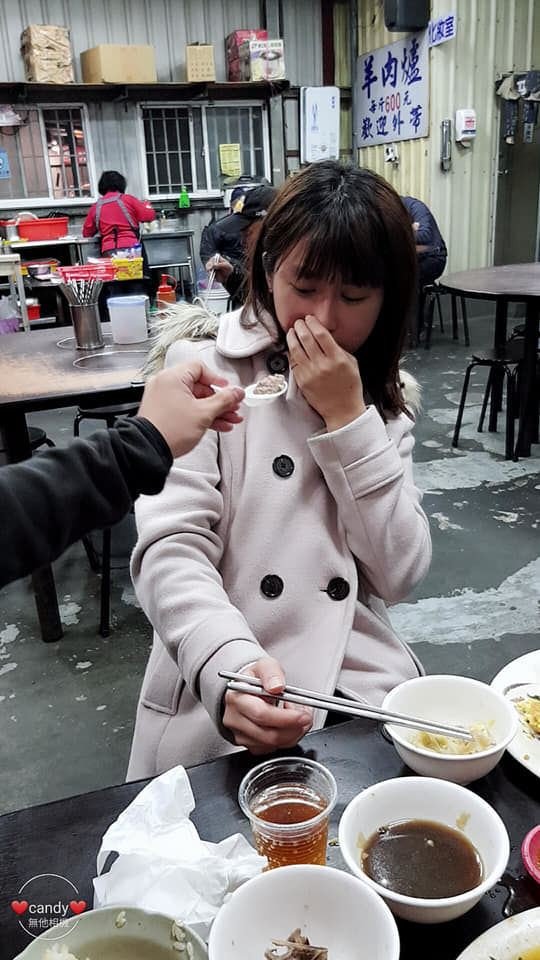 貼心弟挑肉給拔牙姊…母上網狂炫乖兒！見「高顏值姊姊」網全歪樓：以後交給我！