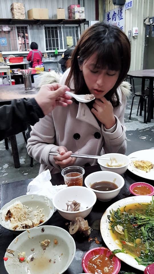 貼心弟挑肉給拔牙姊…母上網狂炫乖兒！見「高顏值姊姊」網全歪樓：以後交給我！