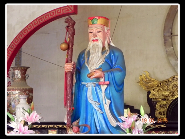 單身男求脫魯拜月老，沒想到當晚卻託夢他「姻緣的悲情真相」瞬間大哭！網全笑翻：能先幫我嗎？