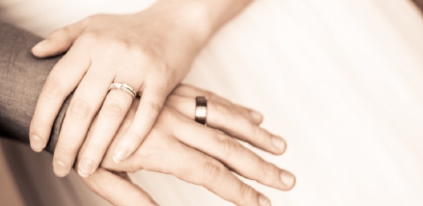 結婚10年沒鑰匙！洗澡只限10分鐘又被公婆關熱水...網爆怒：別人的女兒不是人?