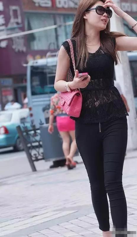 女人出門千萬別這樣穿褲子，醜爆一整條街