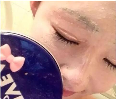 日本女生人手一罐的「妮維雅霜」竟有這7種高效使用法，只要睡前塗抹一次，女人皮膚白嫩！ 
