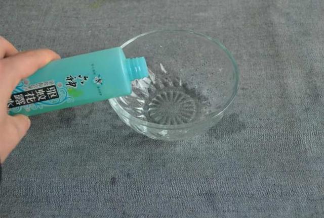 「花露水」加「牙膏」太厲害了，放衛生間，這3個妙用家家戶戶用得到